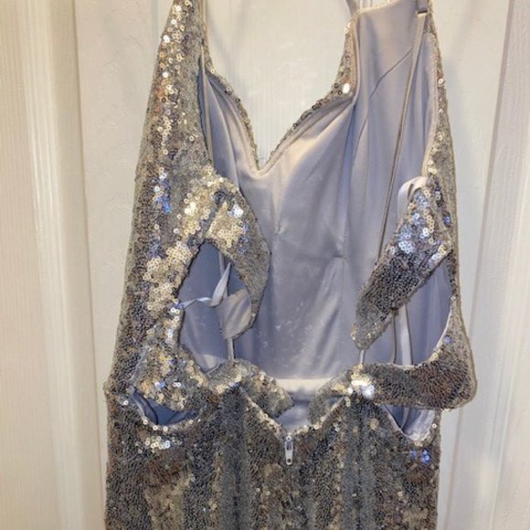 SILVER SEQUIN EVENING GOWN 7/8 - Picture 6 of 8